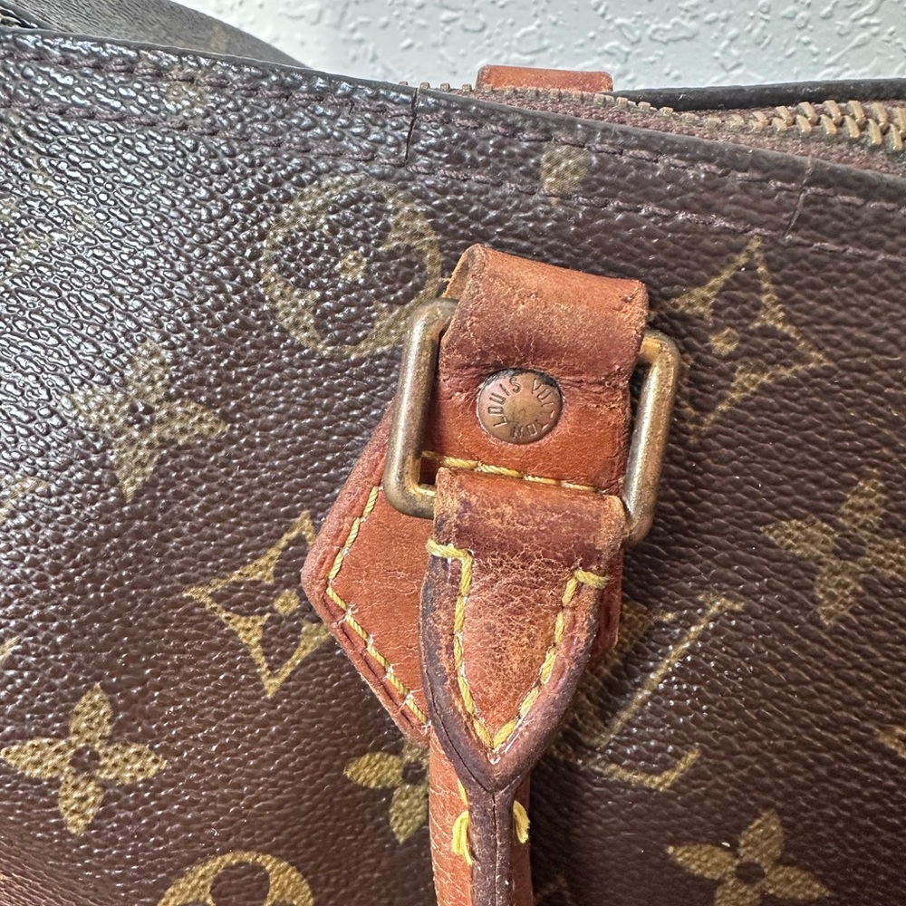 Pre-Owned Authentic Vintage Louis
Vuitton Monogram Speedy 30 - Picture 11 of 16